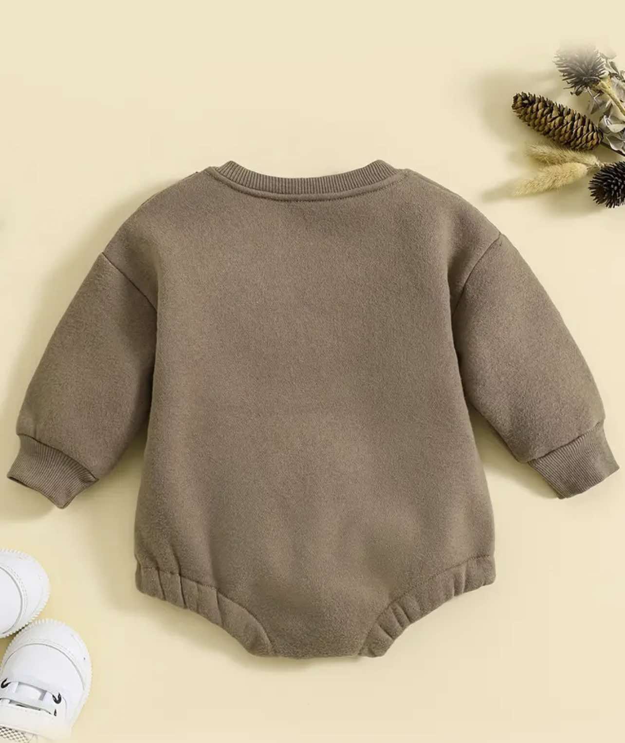 Long-sleeve ‘Little Dude’ romper in brown, soft and breathable with snap buttons