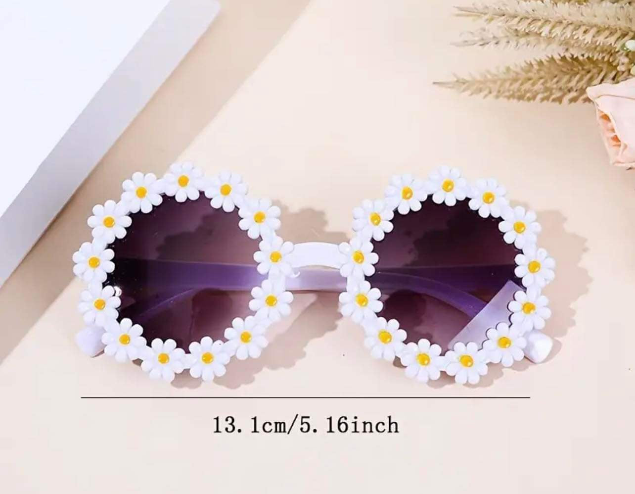 Baby daisy sunglasses with floral frames, perfect for sunny days in Australia.